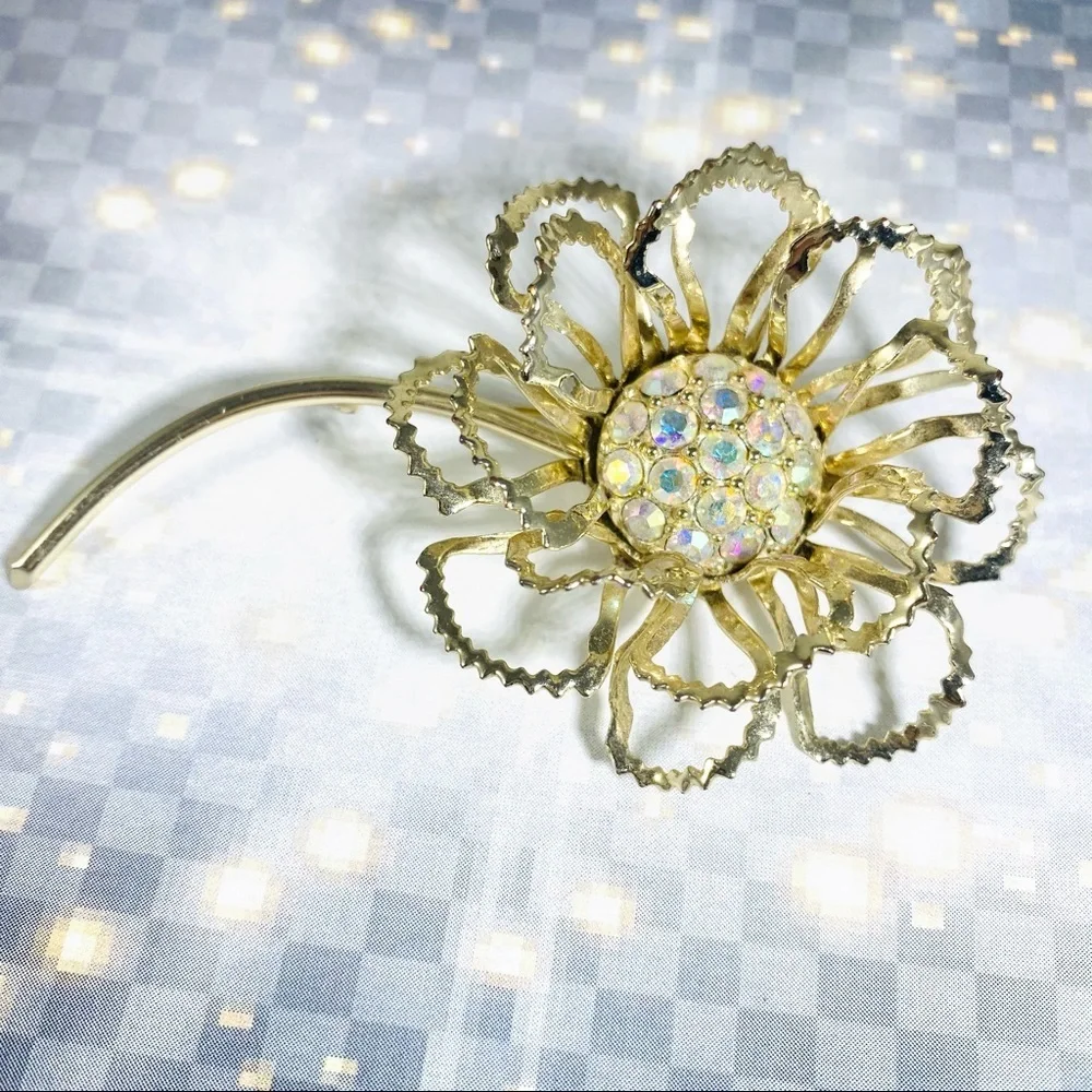 Gorgeous Vintage Sarah Coventry AB flower brooch